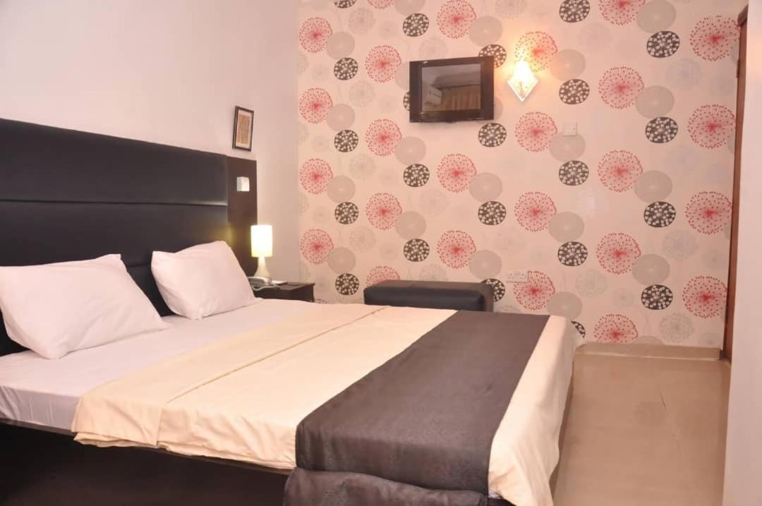 Royal Kaft Hotel Ikorodu Экстерьер фото